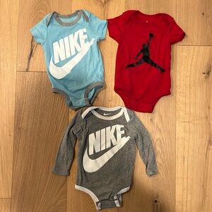 Nike Baby Bodysuit / Onesies - 12M
